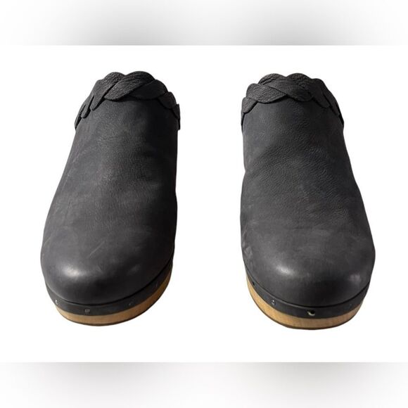 Frye Mille Braid Mule Wood Clogs in gray Suede
Size 10 - Picture 2 of 6